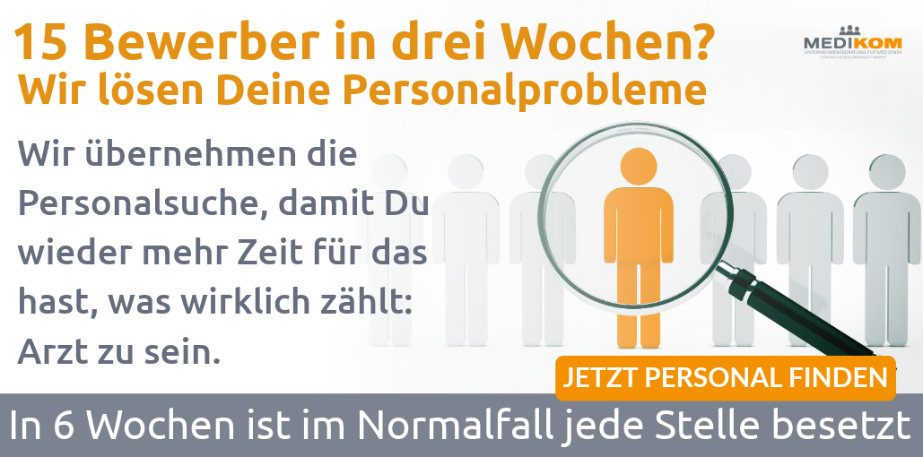 Grafik zur Personalvermittlung für Arztpraxen mit hervorgehobenem Bewerber unter einer Lupe und Hinweis auf die schnelle Besetzung offener Stellen durch MediKom.